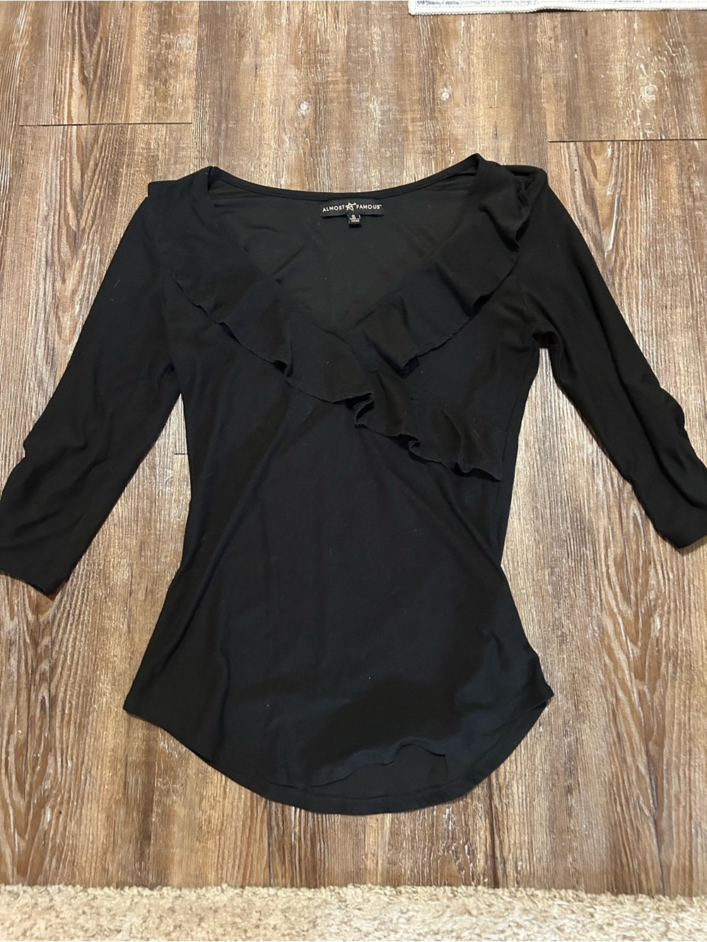 Almost Famous Black 3/4 Sleeve Ruffle V-Neck Top Size S
